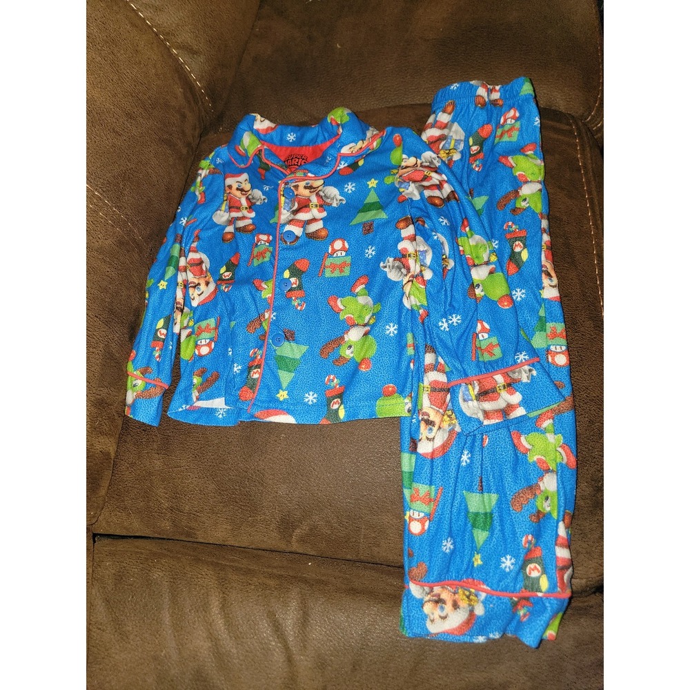 Super Mario‎ holiday Christmas pajamas size 4 sleepwear stocking